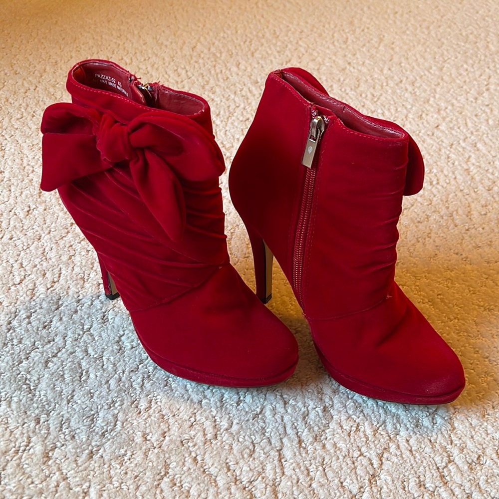 ANNE MICHELLE | Red Velvet Ankle Booties 6.5